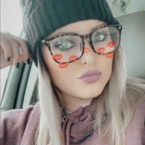 Meet your Posher, Carrie